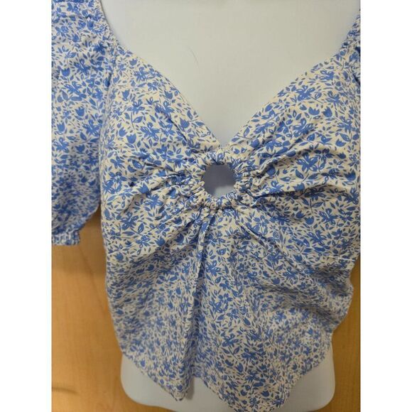 Blue Floral Puff Sleeve Crop Top With Front Cut-Out Detail milkmaid gathered top - Picture 3 of 8